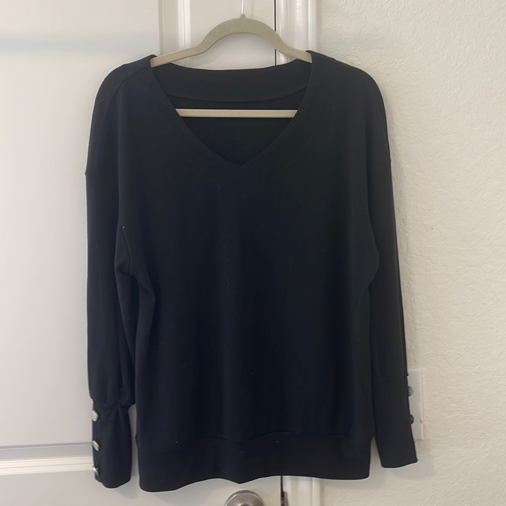 Black sweater - Picture 1 of 3
